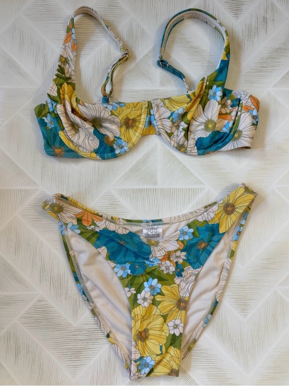 Wild Fable Floral Multicolor Underwire and High Leg V Cut Bikini Set